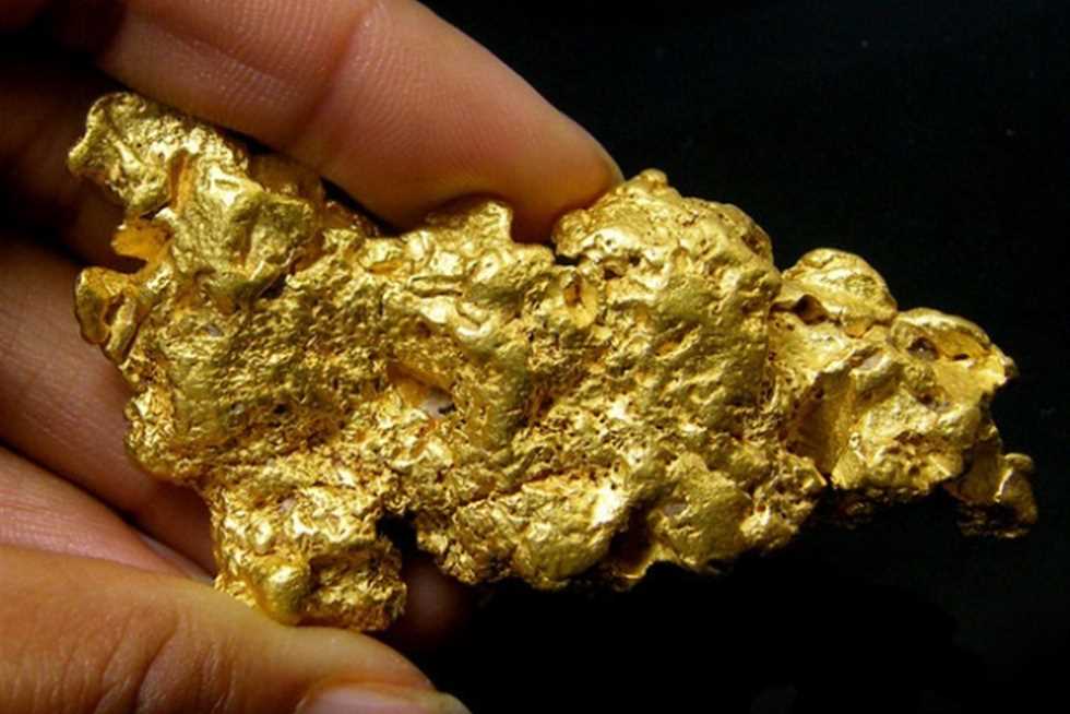 مصادر استخراج أنواع حجر الذهب الخام